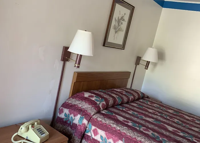 Foster Inn 2*